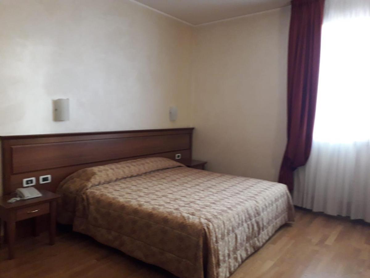 Albergo Ristorante Campanile Azzurro Villafranca Padovana Екстер'єр фото